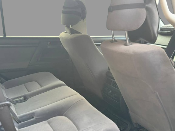 Land Cruiser 200 VXR (With snorkel)